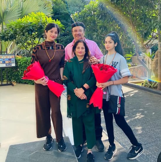 Anju Anu Malik with her husband and daughters