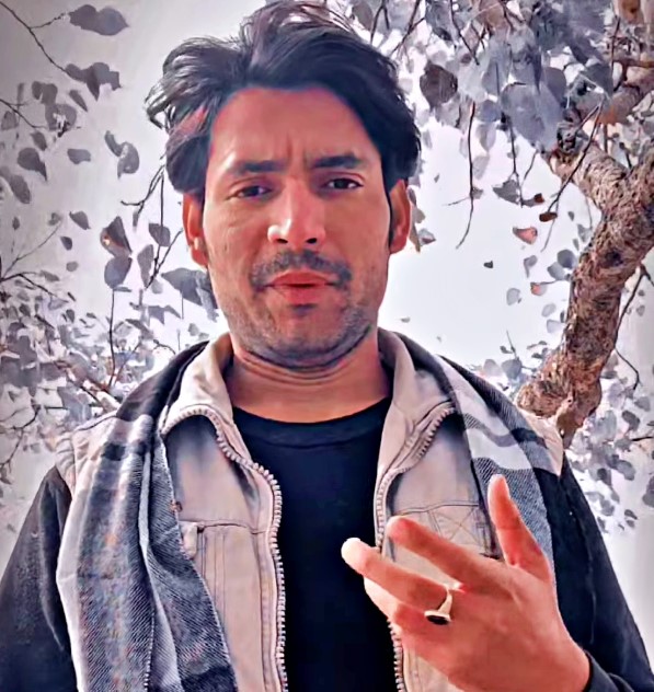 Bharat Tiwari bio