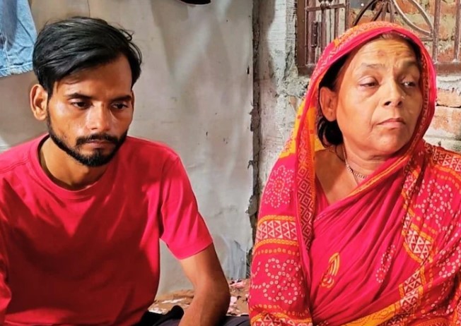 Bharat Tiwari's mother and brother