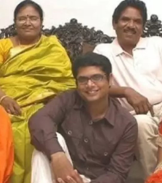 Bharathiraja with his wife and son