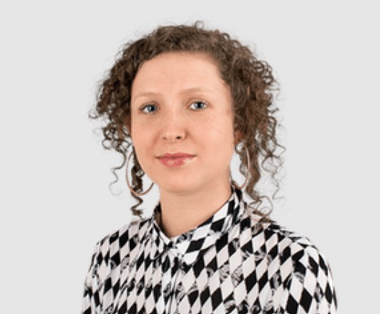 Hannah Ellis Petersen bio
