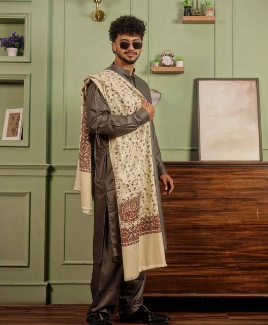 Hasnain Khan height