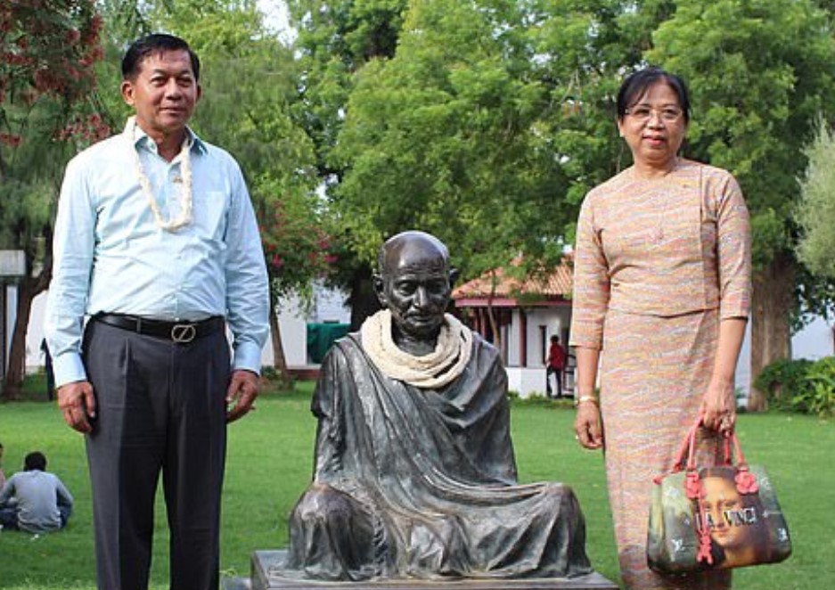 Min Aung Hlaing with his wife