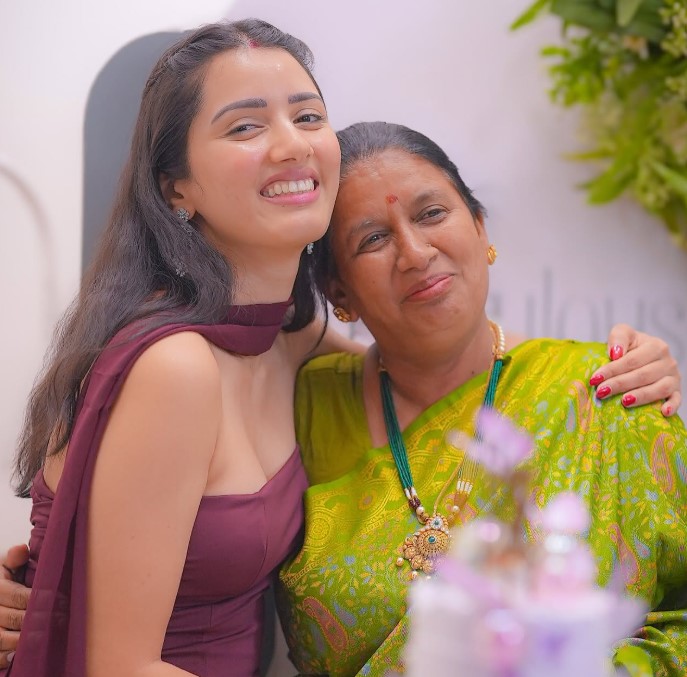 Neetu Bisht with her mother