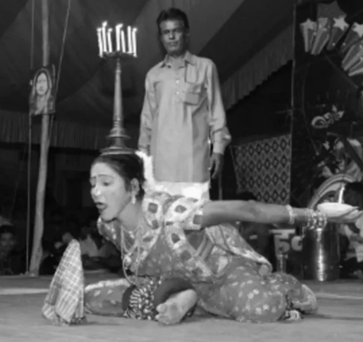 Vithabai Narayangaonkar while performing a show