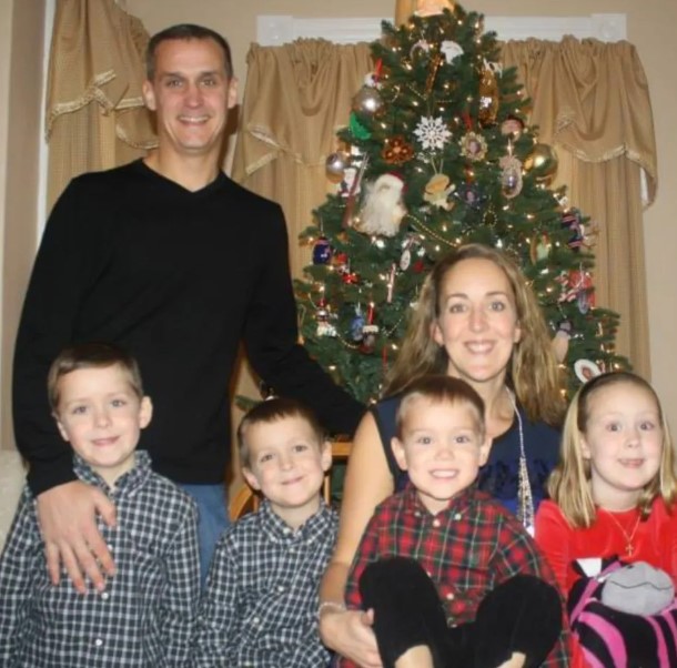 Alison Lewandowski with her husband Corey Lewandowski and kids