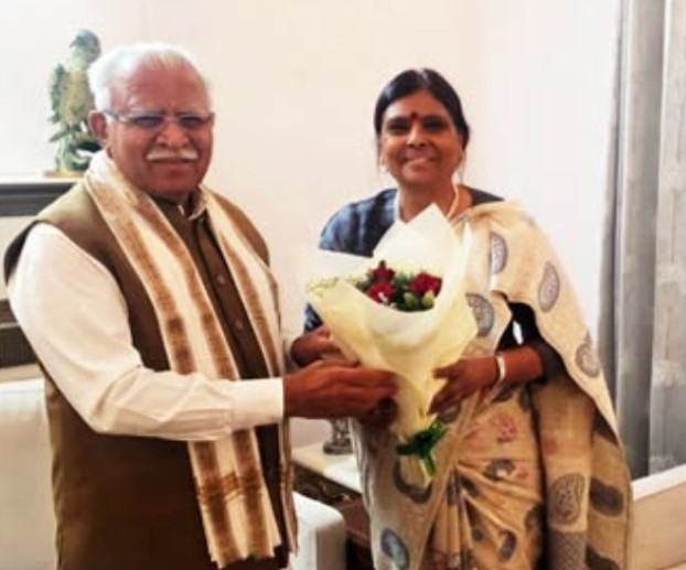 Dr. Archana Gupta with Manohar Lal Khattar