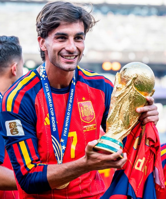 Ferran Torres holding FIFA World Cup 2026 Trophy
