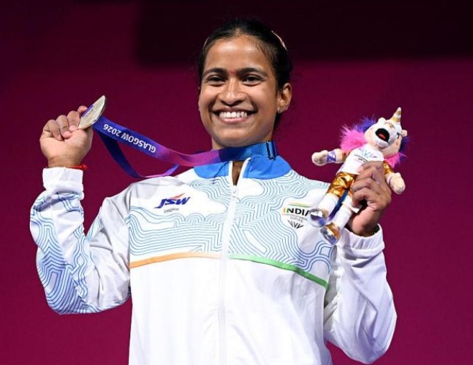Gyaneshwari Yadav posing with her silver medal in Commonwealth Games (Glasgow) (Women's 53 kg category)
