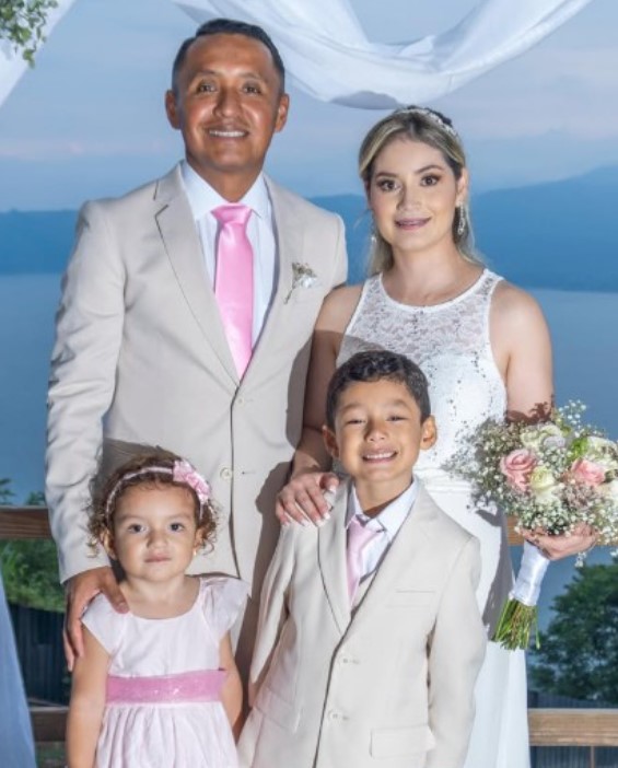 Iván Barton with his wife and kids '