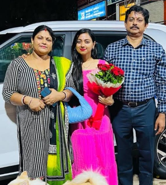 Jyotirmayee Nayak with her parents