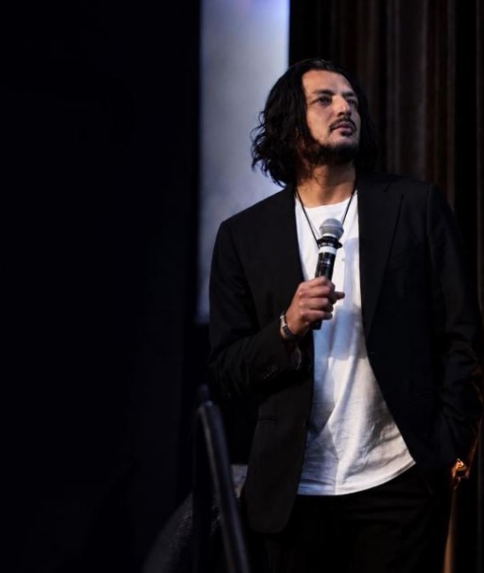 Khizer Khaderi bio