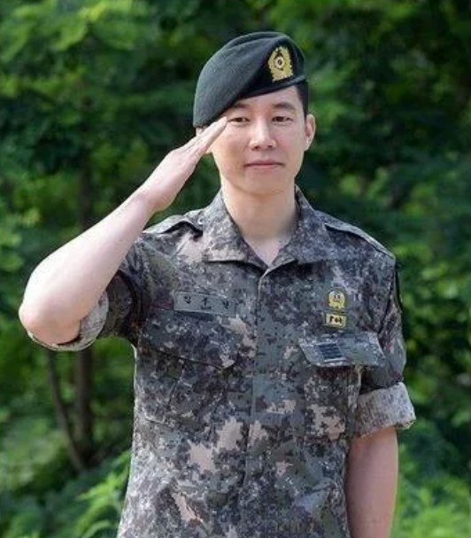 Kim Mu-yeol during his military service
