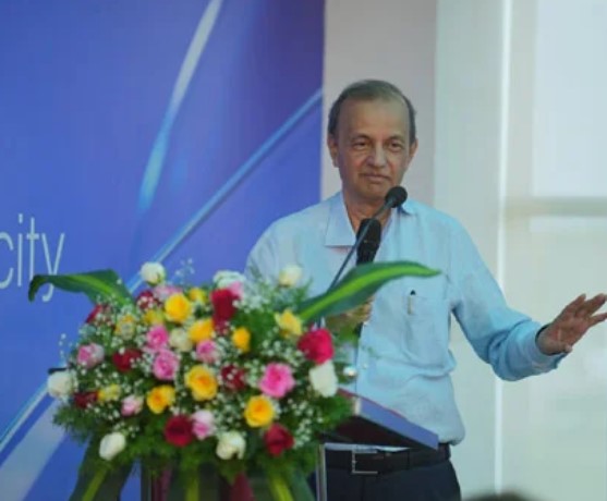Mahendra Nahata career