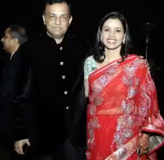 Mahendra Nahata with his wife