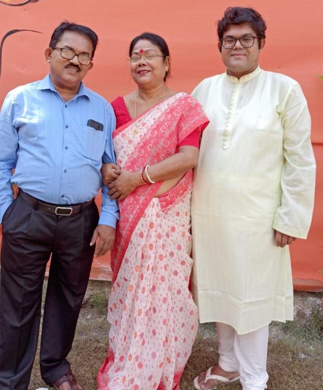 Nilanjan Das with his parents
