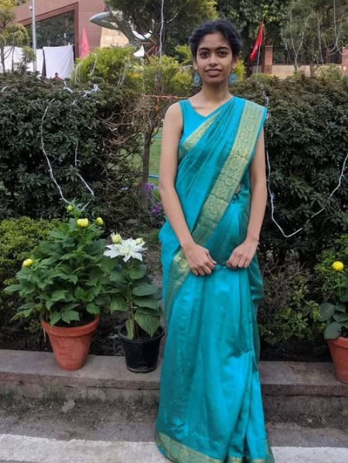 Pooja Jha height