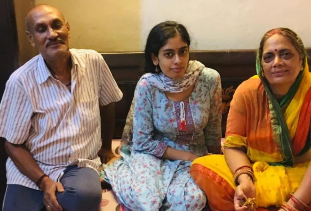 Pooja Jha with her parents