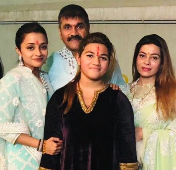 Sachin Ahir with his wife and daughters'