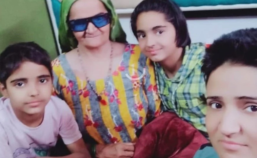 Sharmila Dhankar with her mother and daughters