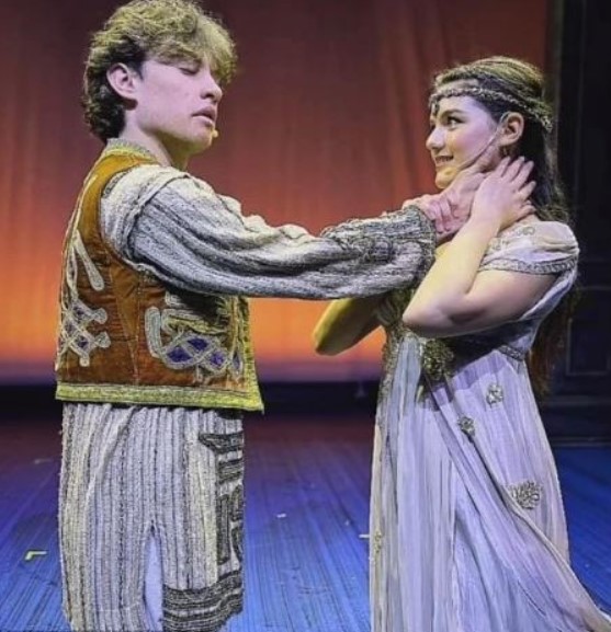 Suri Noelle during a theatre play