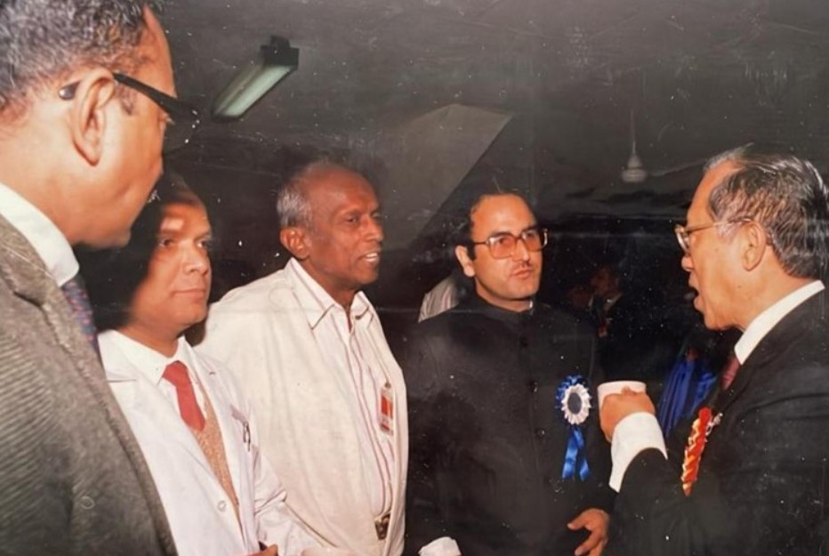 Syed Amin Tabish in a conversation with Director General WHO (SEARO) Dr. U. KoKo at AIIMS in 1991