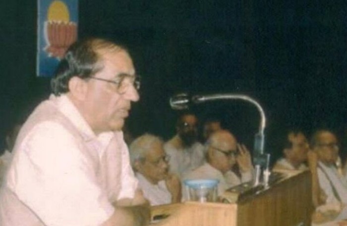 Vijay Kumar Malhotra while delivering a speech