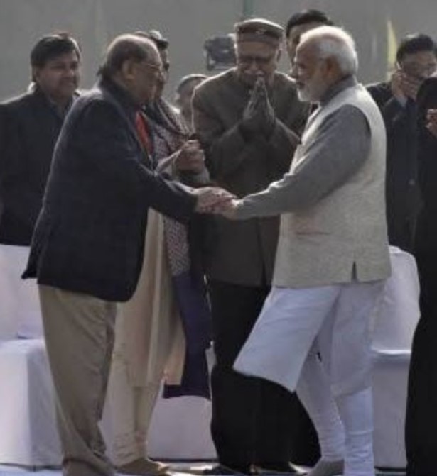 Vijay Kumar Malhotra with Narendra Modi