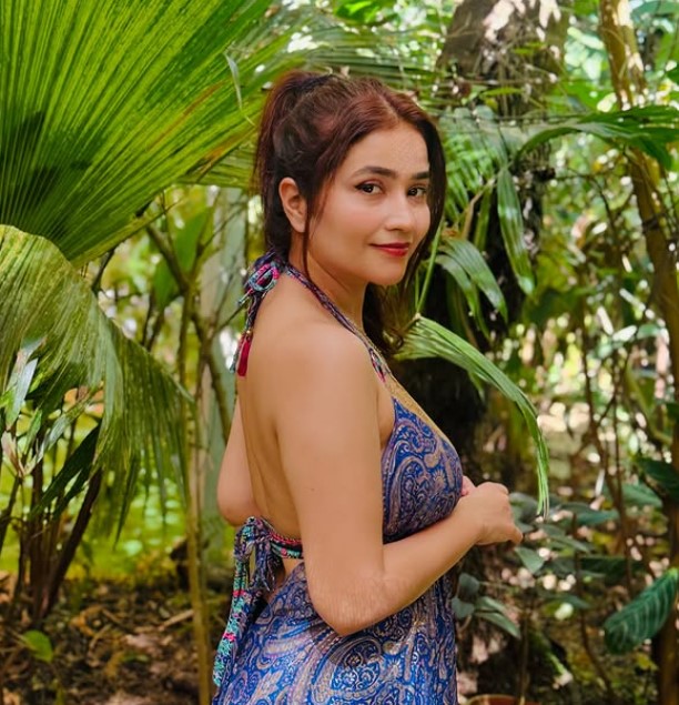 Aanchal Tiwari bio