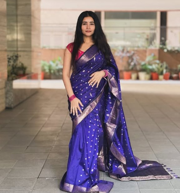 Aanchal Tiwari height