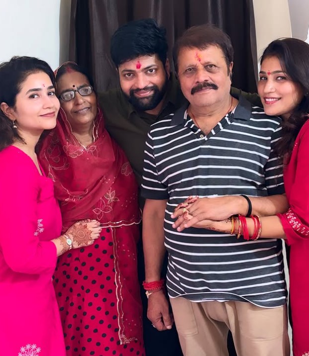 Aanchal Tiwari with her family