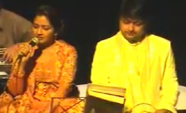 Aasha Singh Jaiswal with her son during a live show