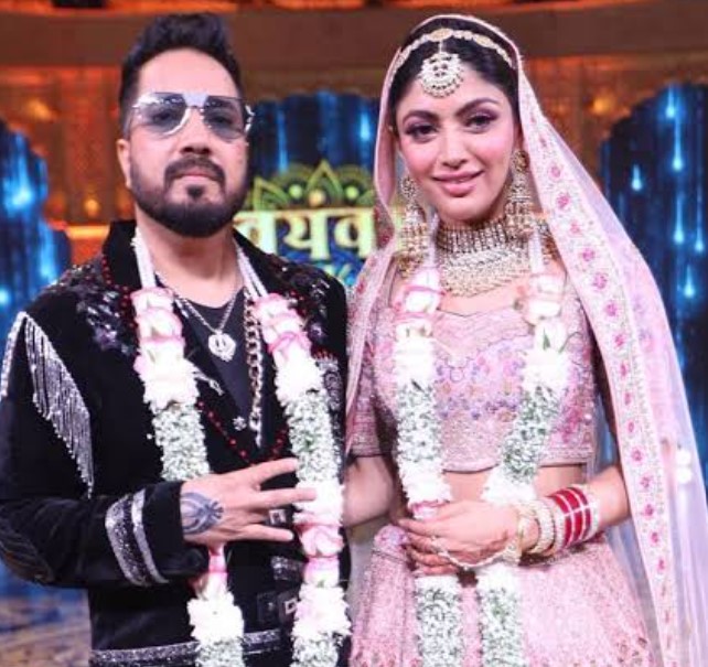 Akanksha Puri with Mika Singh
