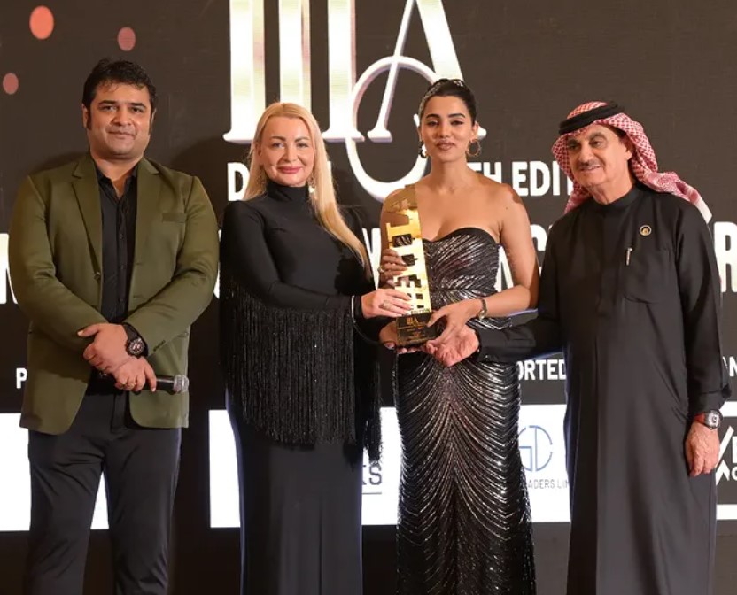 Ananya Raj won INDIA INTERNATIONAL INFLUENCER IIIA AWARD in Dubai