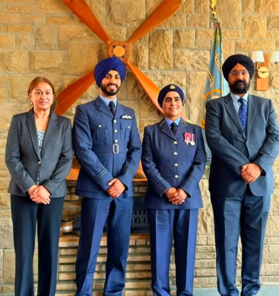 Arshdeep Singh Dang with his parents (on extreme right and extreme left)