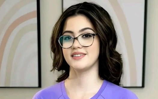 Ellie Nova