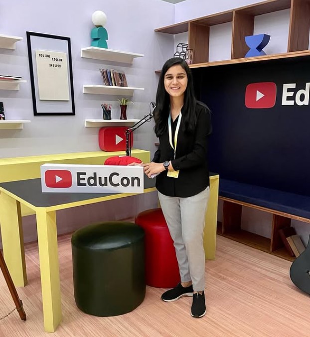 Himanshi Singh bio