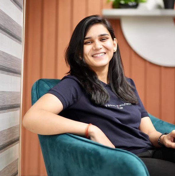Himanshi Singh wiki