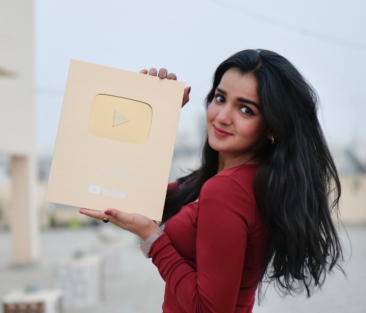 Isha Yadav received Golden YouTube Play Button