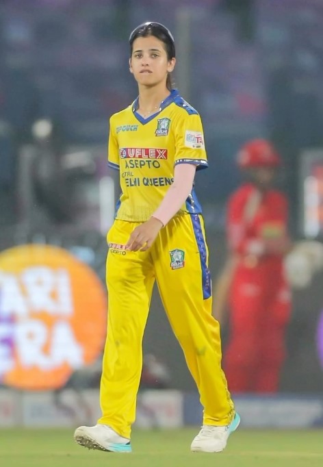 Medhavi Bidhuri height
