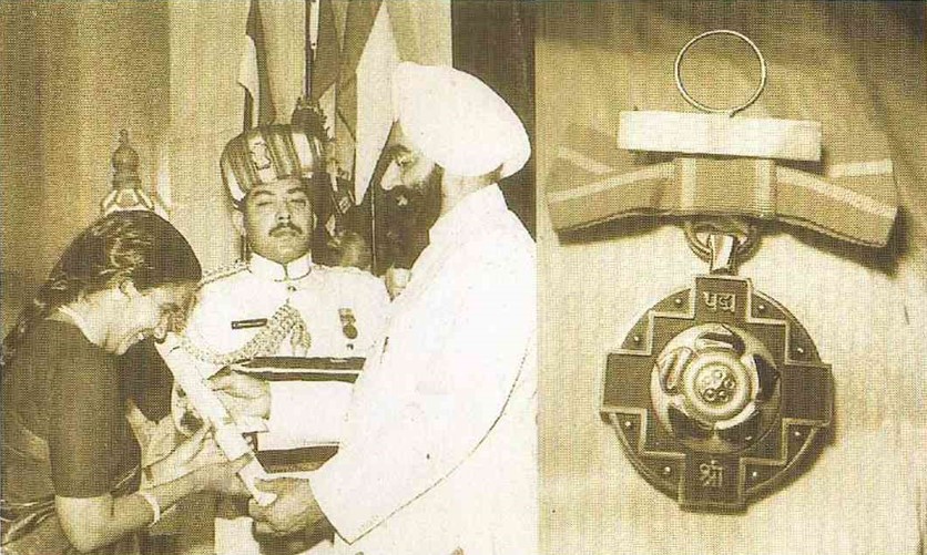 N. Rajam received Padma Shri Award by President Zail Singh