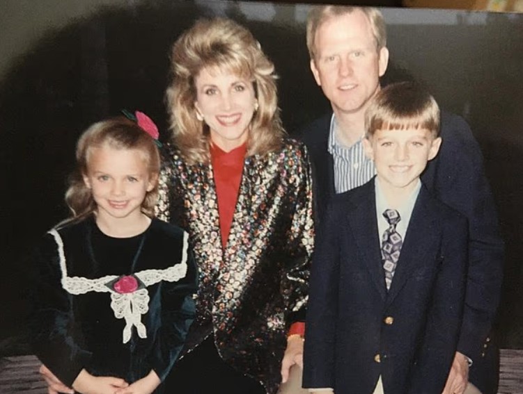 Natalie Harp's childhood image with her parents and brother