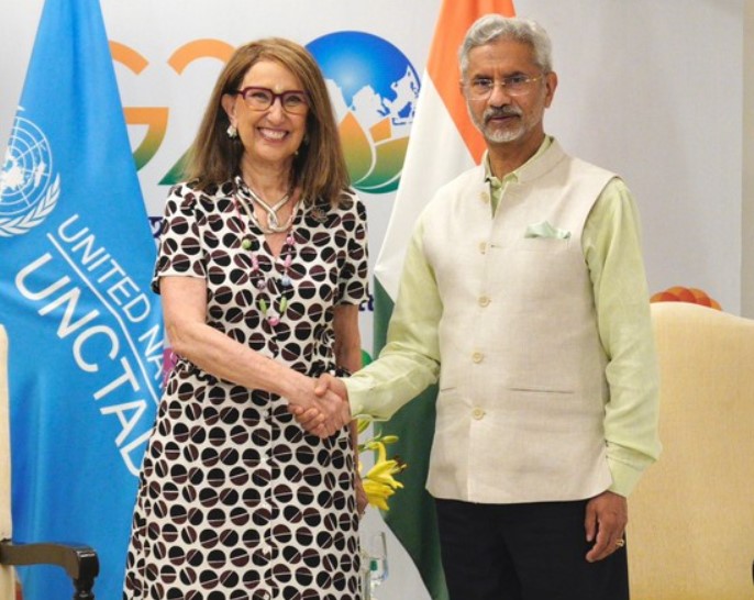Rebeca Grynspan with India’s External Affairs Minister Dr. Subrahmanyam Jaishankar at the G20 org Development Ministers’ Meeting in 2023
