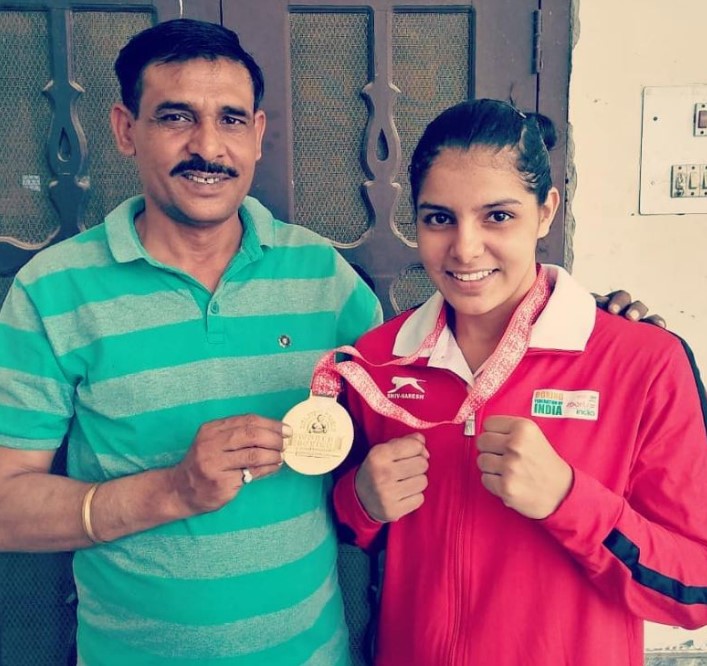 Sakshi Chaudhary with her dad