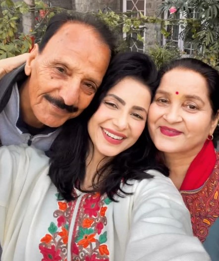 Subha Rajput with her parents