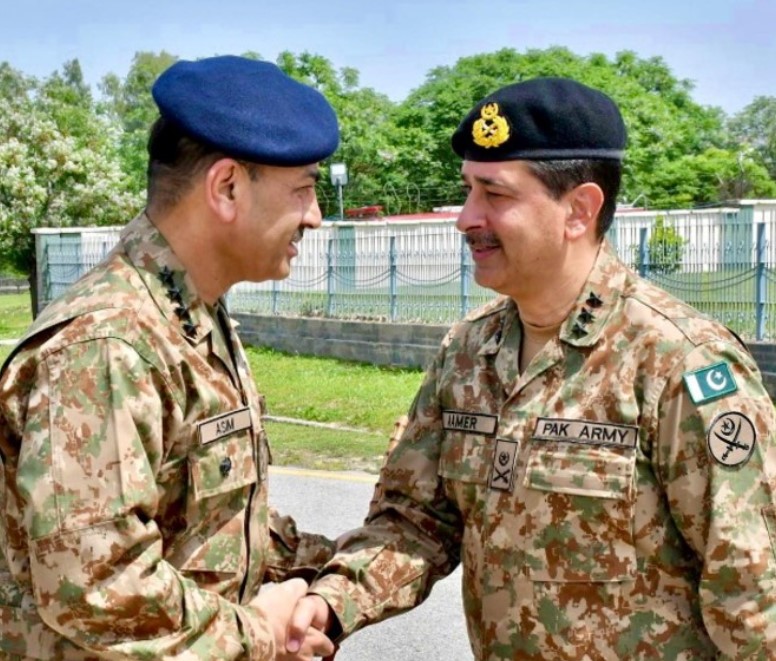 Syed Aamer Raza (right) during his tenure as the Chairman of Heavy Industry Taxila (HIT)
