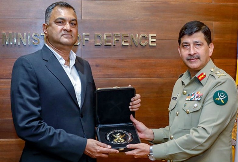 Syed Aamer Raza while meeting a Sri Lankan Defence Leader