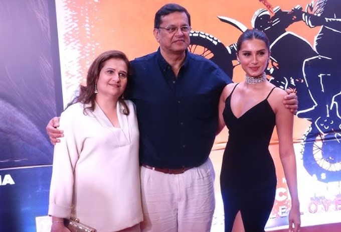 Tara Sutaria with her parents