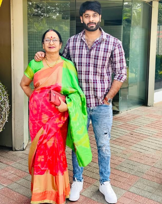 Teja Kalvakota with his mother