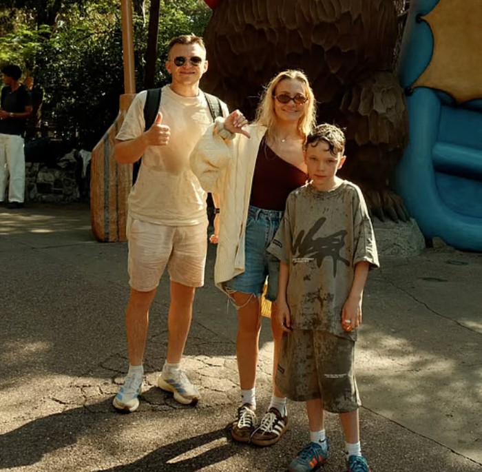 Tius Luka with her parents